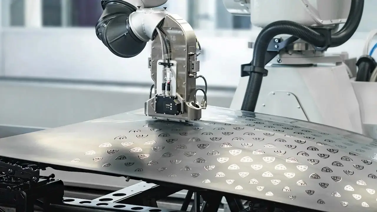 ＡＢＢ 新型技術ピクセルペイント メルセデス・ベンツで導入