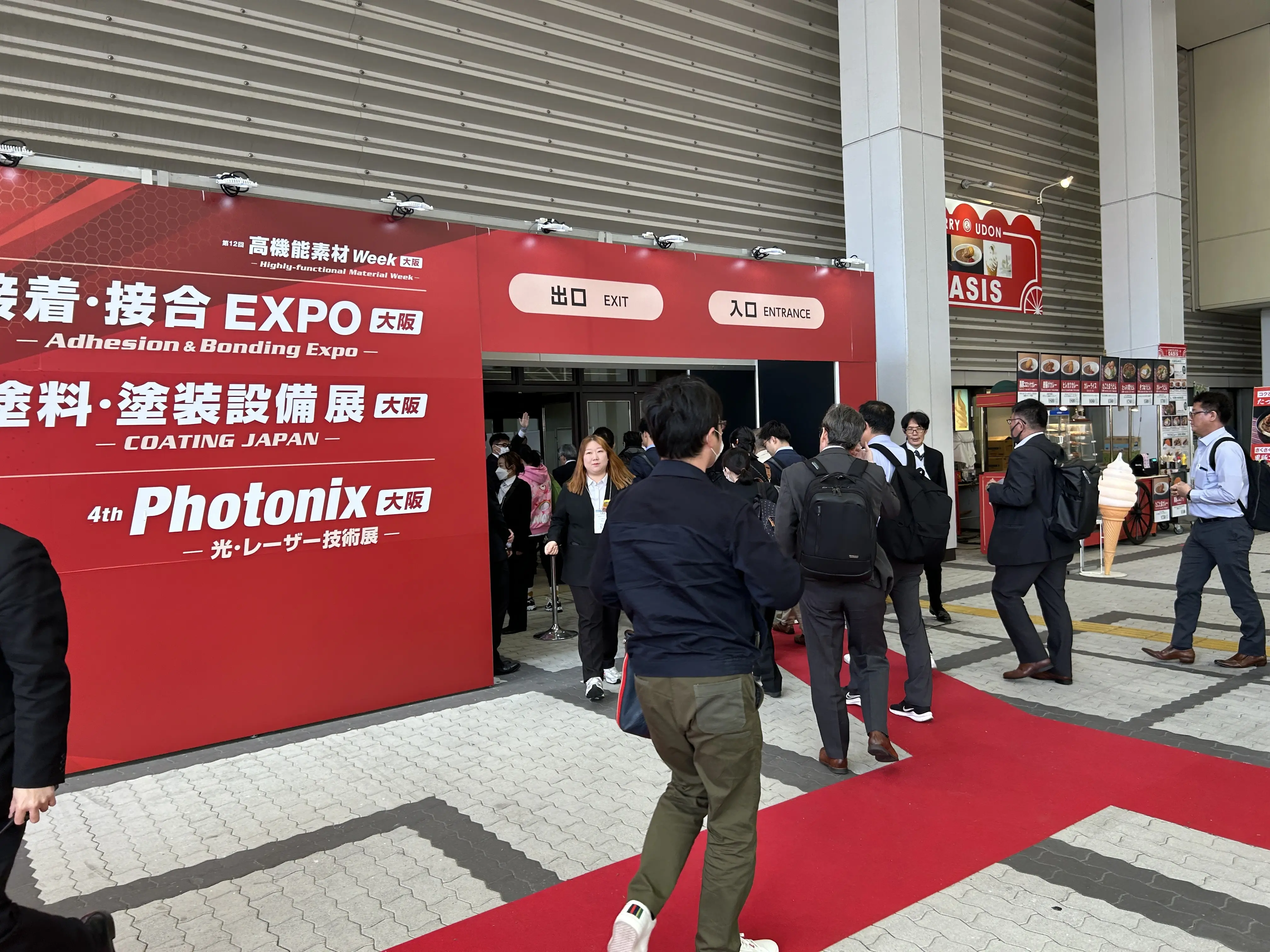 塗料・塗装設備展大阪展示会　セミナー・実演・解説　各ブースが競演