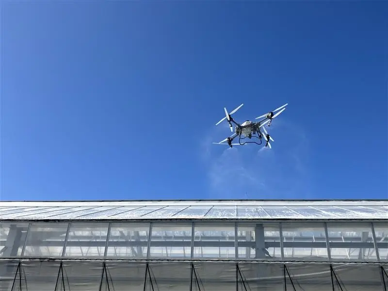 日本ペイントホールディングス 園芸施設向け高機能遮熱剤 ドローン散布用を共同開発