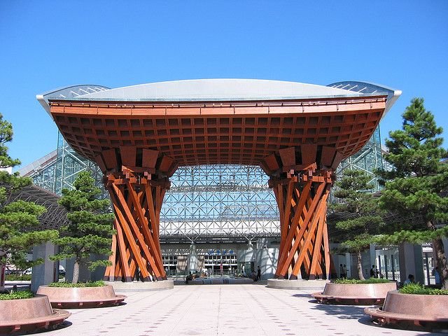 金沢駅鼓門.jpg