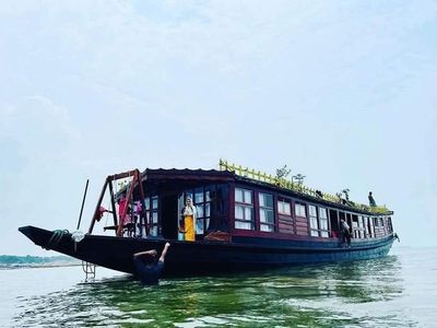 পূজার ছুটিতে জলনিবাসে হাওর ভ্রমণ