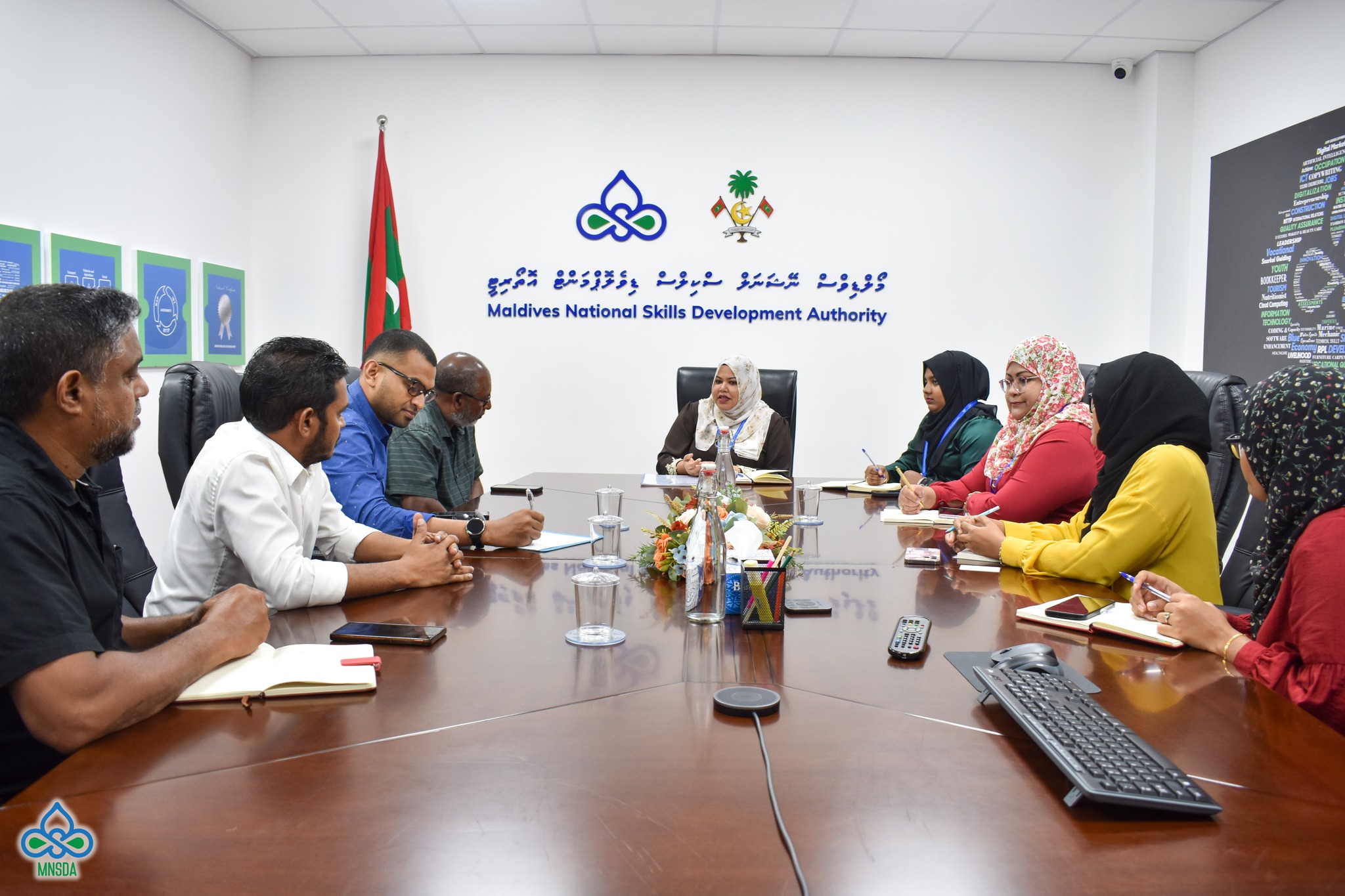 Maldives National Skills Development Authority has held a meeting with Leo Trading Private Limited to share information about the National Apprenticeship Program (NAP).
