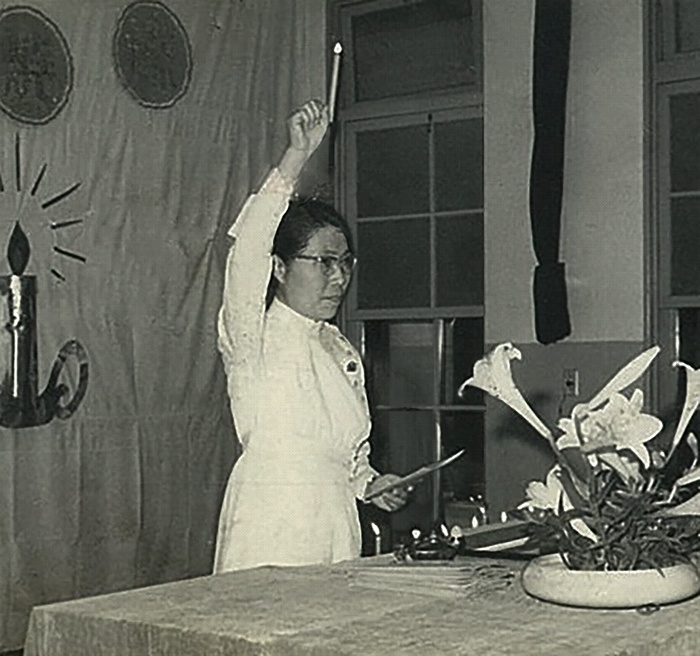 李美利校長進行傳光