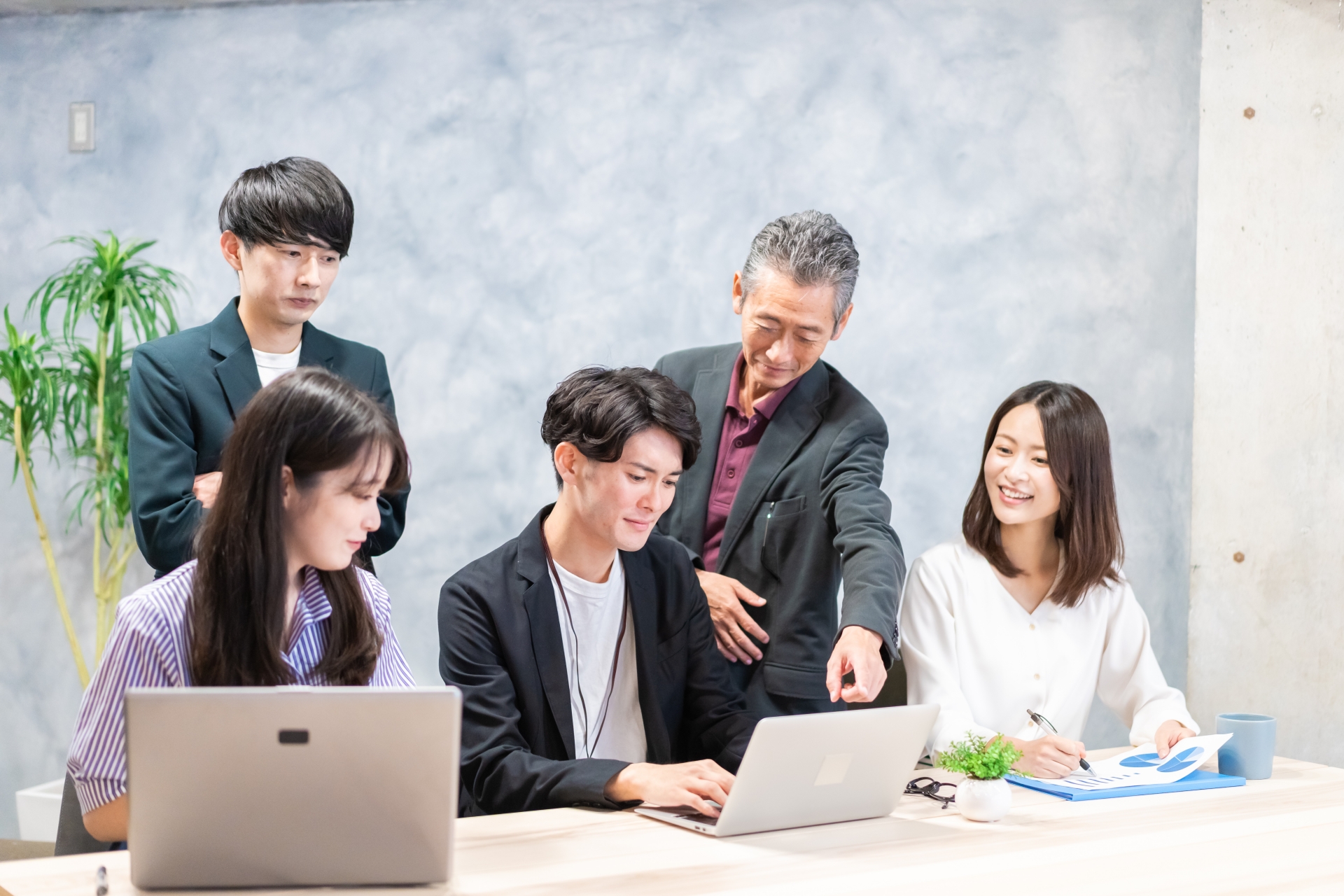 ラボ型開発とは何か？請負開発との違い、オフショア開発との相性についても解説！