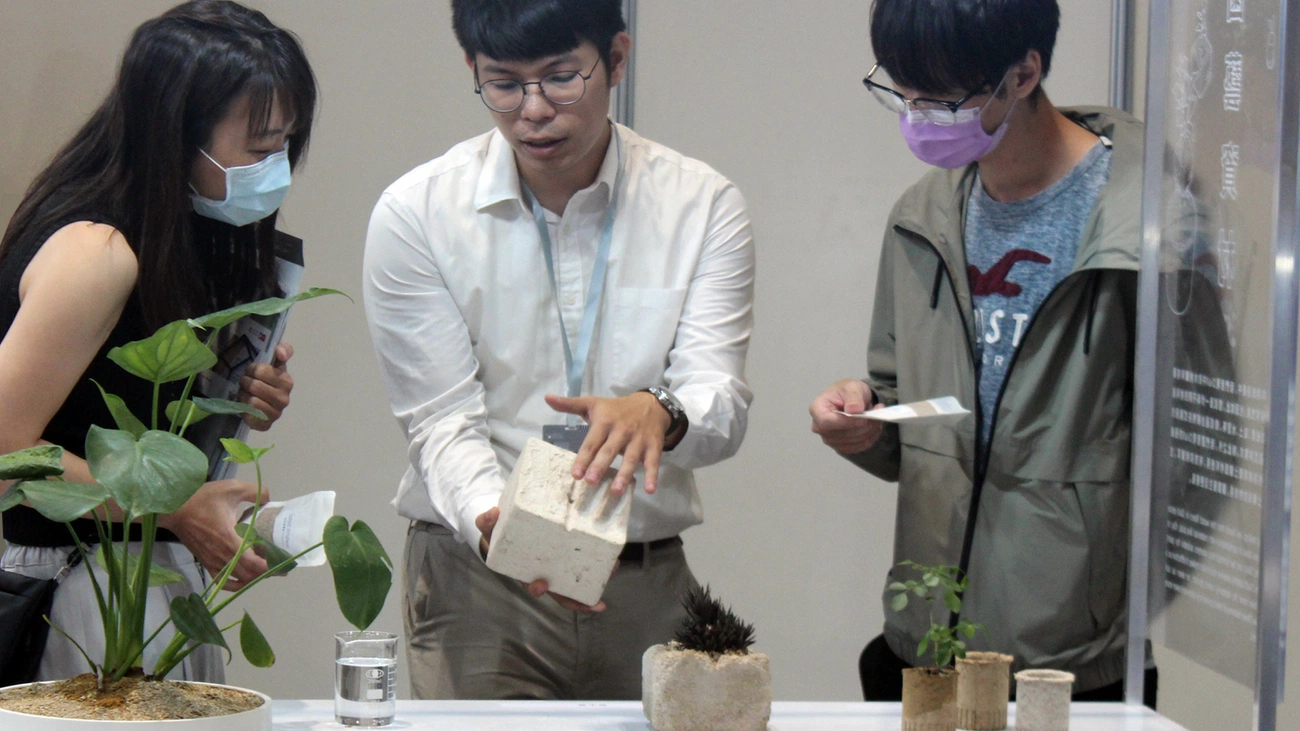 園藝資材類，獨特排水系統與植栽一起成長分解
