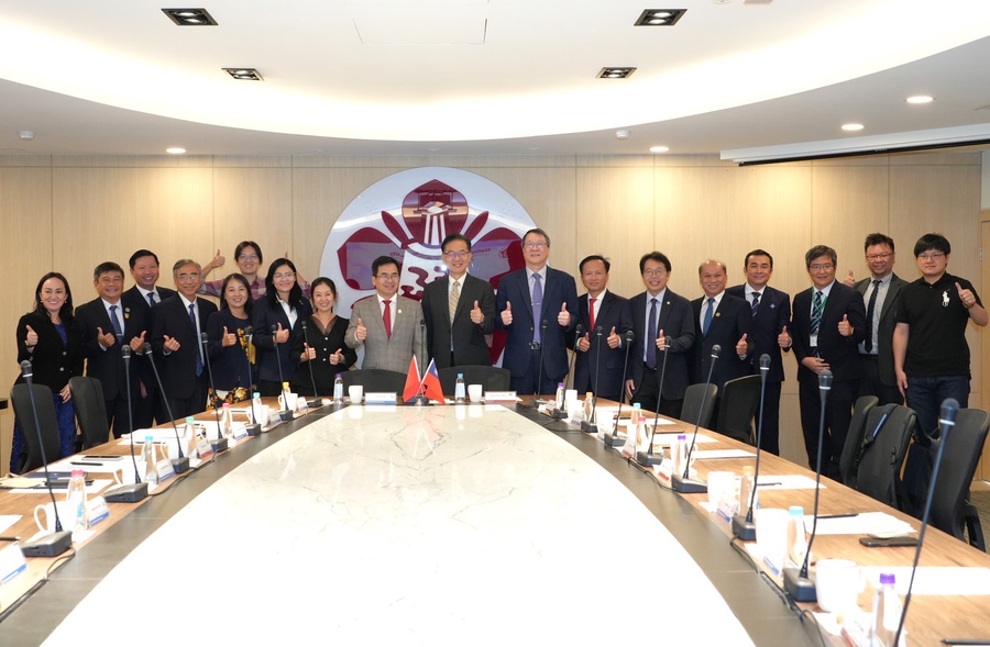 Tran Diep Tuan, the Chairman of the Board of the University of Medicine and Pharmacy at Ho Chi Minh City, will lead a delegation to visit for academic exchanges and a campus tour on October 23, 2024.