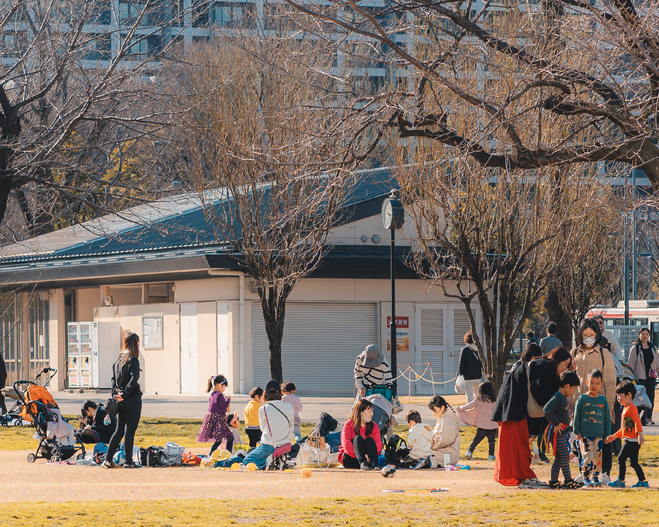 kids in nakano central park.jpg