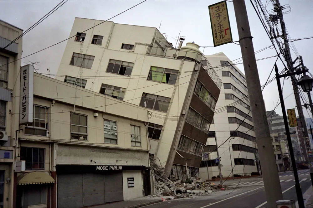 Building-foundation-earthquake-Japan-Kobe-January-1995.webp