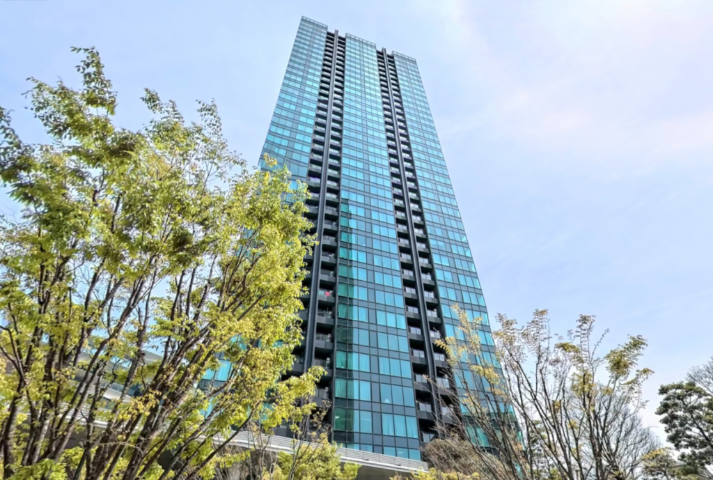 City tower azabu juban, a luxury tower mansion in the area. it is located in mita but the closest station is azabu juban